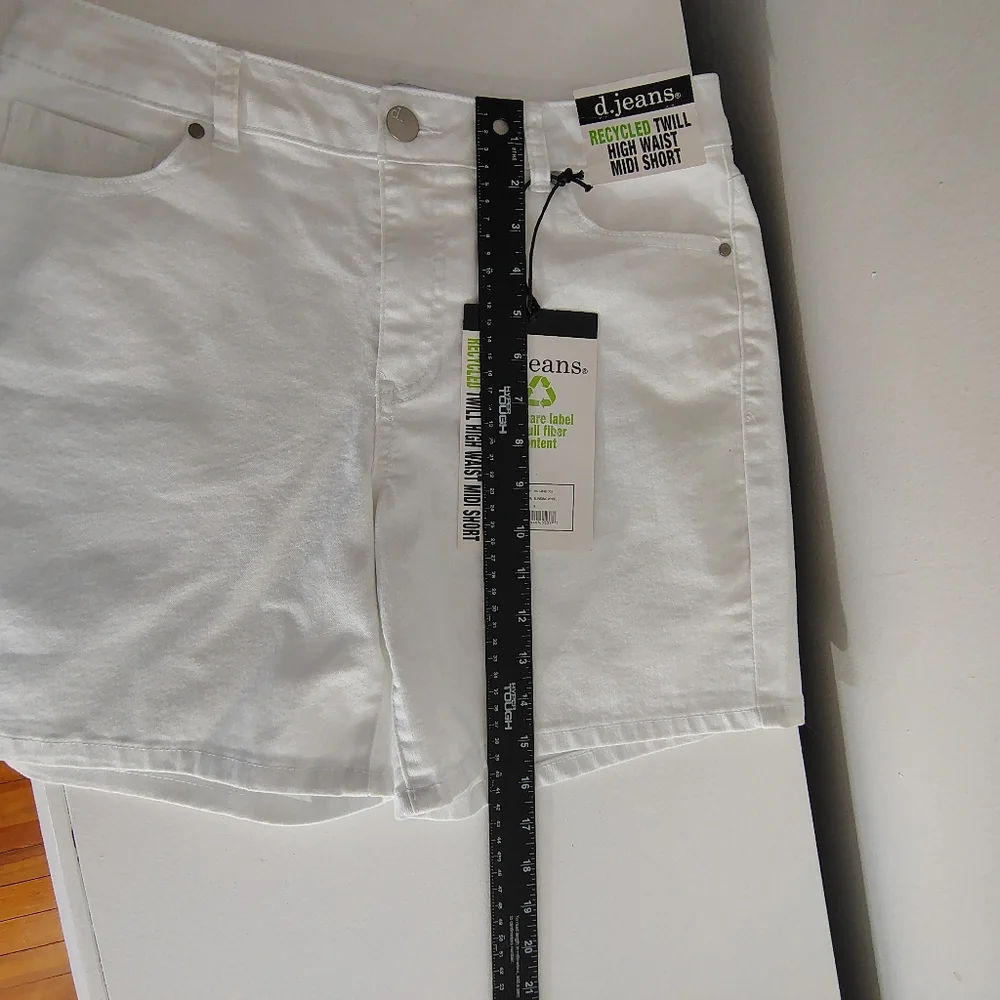 D. Jeans Women's Cream High Waist Shorts - Picture 7 of 9